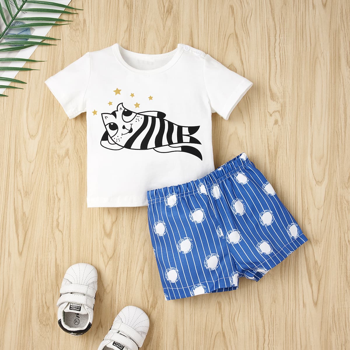 Graphic Top and Printed Shorts Set